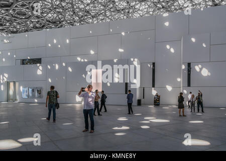 Abu Dhabi, Vereinigte Arabische Emirate, 5. Dezember 2017: Der Louvre auf der Insel Saadiyat. Stockfoto