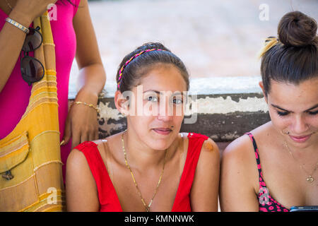 Junge lokale Frau in Cienfuegos, Kuba Stockfoto