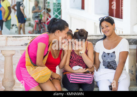 Die jungen einheimischen Frauen in Cienfuegos, Kuba Stockfoto