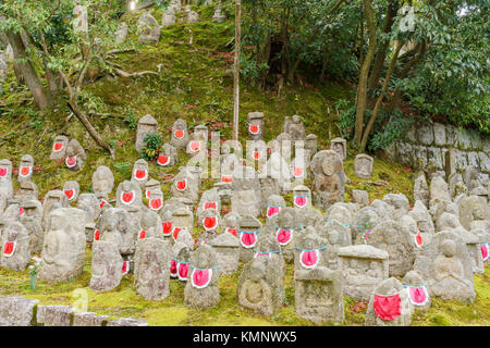 Viele beten Stein in Otowa-san Kiyomizu-dera, Kyoto, Japan Stockfoto