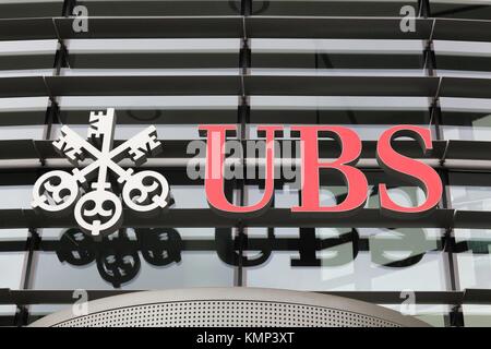 Kirchberg, Luxemburg - Juli 1, 2017: UBS Zeichen an der Wand. UBS ist ein Schweizer Global Financial Services Unternehmen. UBS ist die grösste Bank in der Schweiz Stockfoto