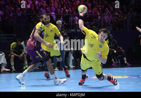 Nantes, Frankreich. 07 Dez, 2017. Sander sagosen (Paris Saint Germain) und Nicolas Claire (hbc Nantes), die in Aktion während der französischen Meisterschaft Lidl starligue Handball Match zwischen hbc Nantes und Paris Saint-germain am 7. Dezember 2017 in der Halle xxl in Nantes, Frankreich - Foto Laurent lairys/dppi Credit: Laurent lairys/Agence locevaphotos/alamy leben Nachrichten Stockfoto