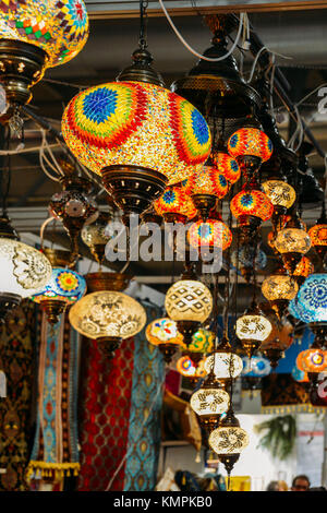 Mailand, Italien. Dezember 2017. Lampen im türkischen Stil 2017 „L'Artigiano in Fiera“: Eine italienische und internationale Kunsthandwerksmesse in Rho Fiera, Mailand, Lombardei, Italien Credit: Alexandre Rotenberg/Alamy Live News Stockfoto