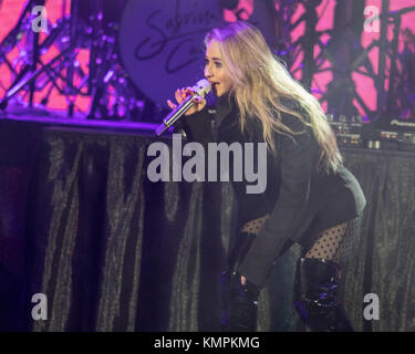 Rosemont, Illinois, USA. 7 Dez, 2017. sabrina Zimmermann bei der b 96 Pepsi jingle bash an der Allstate Arena in Rosemont, Illinois Credit: Daniel deslover/zuma Draht/alamy leben Nachrichten Stockfoto