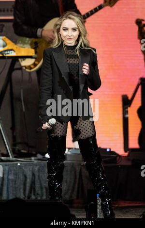 Rosemont, Illinois, USA. 7 Dez, 2017. sabrina Zimmermann bei der b 96 Pepsi jingle bash an der Allstate Arena in Rosemont, Illinois Credit: Daniel deslover/zuma Draht/alamy leben Nachrichten Stockfoto