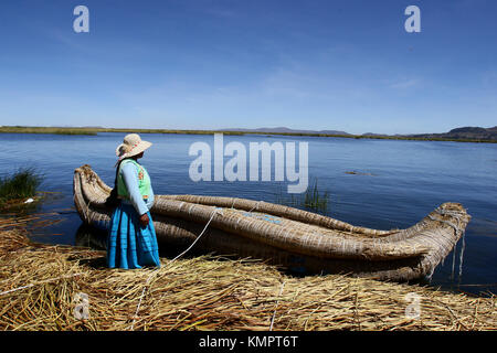 Uros Titino (Peru), 19. November 2015; Landschaft auf schwimmenden Inseln der Uros Titino am Titicacasee. Die Bewohner der Inseln Credit: Sebastien Lapeyrere/Alamy Leben Nachrichten. Stockfoto