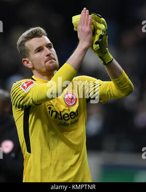 Frankfurt am Main, Deutschland. 9 Dez, 2017. Frankfurts Torwart Lukas Hradecky nach dem Deutschen Bundesligaspiel zwischen Eintracht Frankfurt und dem FC Bayern München in der Commerzbank Arena in Frankfurt am Main, 9. Dezember 2017. (EMBARGO BEDINGUNGEN - ACHTUNG: Aufgrund der Akkreditierung Richtlinien, die DFL gestattet nur die Veröffentlichung und Verwertung von bis zu 15 Bildern pro Spiel im Internet und in online Medien während des Spiels.) Credit: Arne Dedert/dpa/Alamy leben Nachrichten Stockfoto