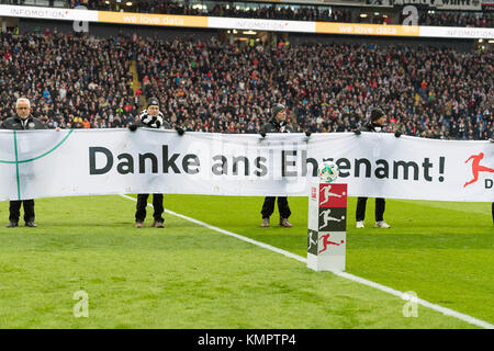 Frankfurt am Main, Deutschland. 9. Dezember, 2017. Danke ans Ehrenamt, Eintracht Frankfurt gegen FC Bayern München, Fussball, Bundesliga, 15. Spieltag, Saison 17/18, 09.12.2017, Foto: Sascha Walther/Eibner-Pressefoto/Alamy leben Nachrichten Stockfoto