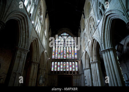 Die westfassade Fenster im Kirchenschiff von Bridlington Priory, Bridlington, East Riding, Yorkshire, UK - März 2014 Stockfoto