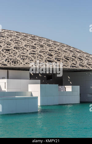 Abu Dhabi, Vereinigte Arabische Emirate, 5. Dezember 2017: Der Louvre auf der Insel Saadiyat. Stockfoto