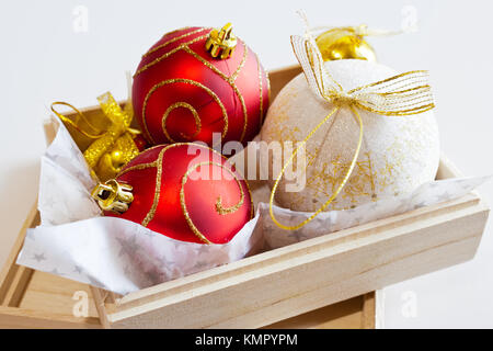 Tradiční české vánoce - vánoční ozdoby eine balicí Papír/traditionelle tschechische Weihnachten - Dekoration und Verpackung Papier Stockfoto