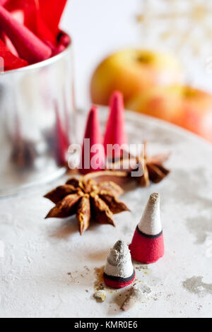 České vánoce - vánoční František/Tschechische Weihnachten - rauchen Räucherwerk Münzen Stockfoto