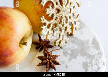 České vánoce - jablko eine badyan/Tschechische Weihnachten - aplles und Sternanis Stockfoto