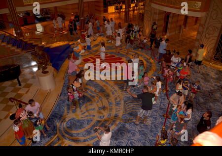 Lobby auf der Disney Dream Kreuzfahrtschiff Stockfoto