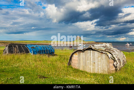 lindisfarne england Aufwärtsbootlager lindisfarne Island Holy Island Lindisfarne Northumberland England GB Europa Stockfoto