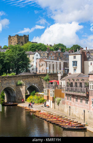 England England elvet Durham Brücke arch mittelalterliche Brücke über Fluss Wear mit Ruderboote mieten Durham County Durham Northumberland, England Stockfoto