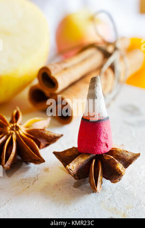 Tradiční české vánoce - vánoční František/traditionelle tschechische Weihnachten - rauchen Räucherkegel Stockfoto