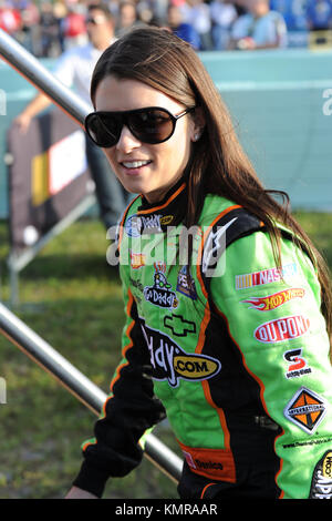 Homestead, FL - 20. NOVEMBER: Danica Patrick, Fahrer des Chevrolet #7 GoDaddy.com, in den Pits der NASCAR Nationwide Series Ford 300 auf dem Homestead-Miami Speedway am 20. November 2010 in Homestead, Florida.Credit: MPI04/MediaPunch Stockfoto