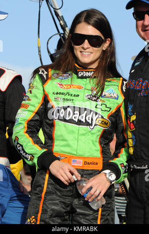 Homestead, FL - 20. NOVEMBER: Danica Patrick, Fahrer des Chevrolet #7 GoDaddy.com, in den Pits der NASCAR Nationwide Series Ford 300 auf dem Homestead-Miami Speedway am 20. November 2010 in Homestead, Florida.Credit: MPI04/MediaPunch Stockfoto