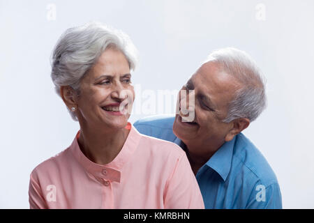 Älteres paar lächelnder hautnah Stockfoto