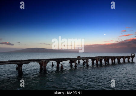 Beginn bei Sonnenaufgang vom Mala Pier mit Blick auf Lanai Auf der Insel Maui Stockfoto