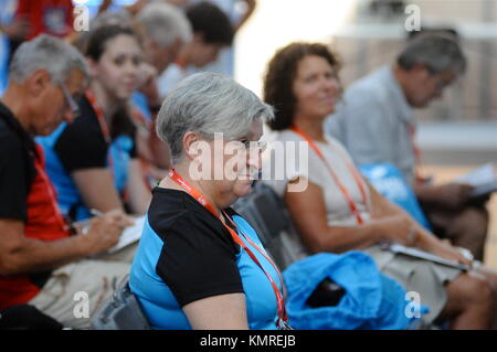 Sportler kommen bei World Masters Veteranen Leichtathletik WM in Lyon, Frankreich Stockfoto