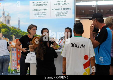 Sportler kommen bei World Masters Veteranen Leichtathletik WM in Lyon, Frankreich Stockfoto