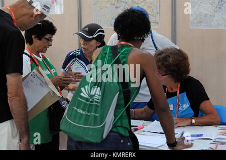 Sportler kommen bei World Masters Veteranen Leichtathletik WM in Lyon, Frankreich Stockfoto