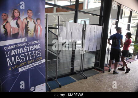 Sportler kommen bei World Masters Veteranen Leichtathletik WM in Lyon, Frankreich Stockfoto