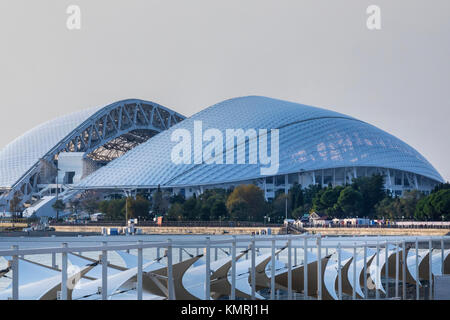 Blick auf das Olympiastadion "Fisht" und dem Olympischen Damm in der Stadt Sotschi, Krasnodar, Russland Stockfoto
