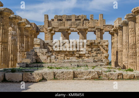 Nahaufnahme der Hauptaltar des griechischen Tempels im archäologischen Park von Selinunte Sizilien Stockfoto