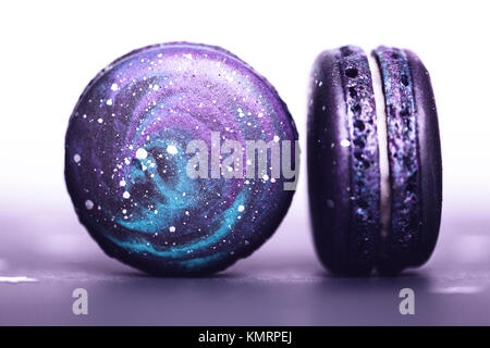 Ultra Violet macarons mit Platz Muster Stockfoto