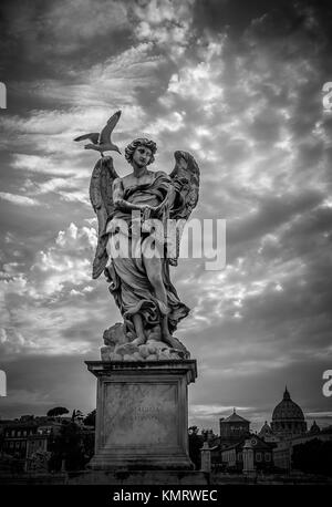 Skulptur von Engel mit Veronicas Veil, Sant'Angelo Brücke, Rom Stockfoto