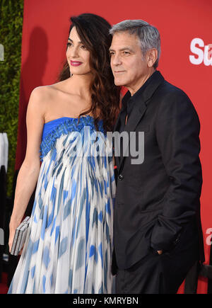 George CLOONEY mit seiner Frau Attorney Amal Clooney bei der Premiere Von Paramount Pictures "Suburbicon" im Regency Village Theatre am 22. Oktober 2017 in Westwood, Kalifornien. Foto: Jeffrey Mayer Stockfoto