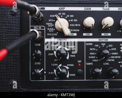 Gitarre Verstärker mit Kabel audio jack. Amp-Konsole Stockfoto