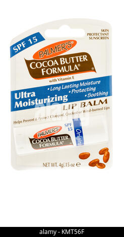 Winneconne, WI - 1. Dezember 2017: ein Paket von Palmer's Cocoa butter Lippenbalsam auf einem auf einem isolierten Hintergrund. Stockfoto