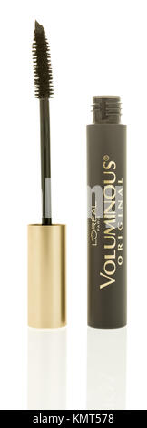 Winneconne, WI - 3. Dezember 2017: L'Oreal Paris voluminöse original Mascara, die auf einem isolierten Hintergrund. Stockfoto