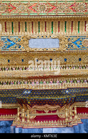 Bangkok, Thailand. Architektonisches Detail an der Ubosot des Wat Arun Tempel Komplex. Stockfoto