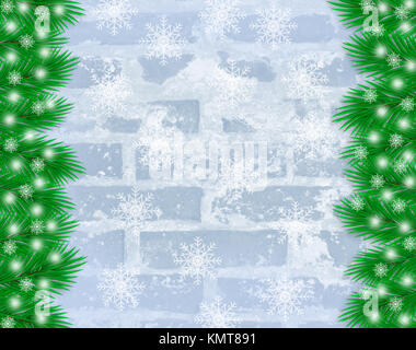 Weihnachten Winter Hintergrund mit Weihnachtsbaum, Zweige und Schneeflocken auf eisige Mauer mit Kopie Platz für Text. Stockfoto