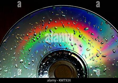 Wassertropfen auf CD Stockfoto