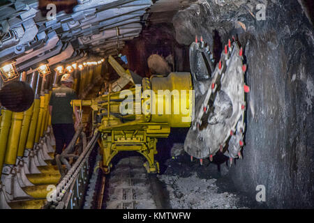 Ruda Slaska, Polen - 16 Juli 2017: 105358 Maschine in einem Kohlebergwerk zu arbeiten. Stockfoto