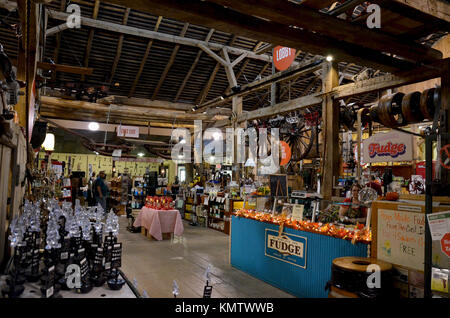 Interieur von Lehman s Hardware Store, Kidron, Ohio, USA. Die Quelle der Amish und Waren ohne elektrische Produkte Stockfoto