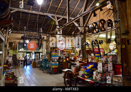 Interieur von Lehman s Hardware Store, Kidron, Ohio, USA. Die Quelle der Amish und Waren ohne elektrische Produkte Stockfoto