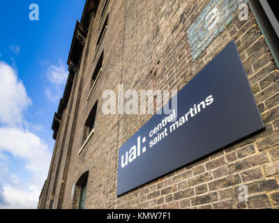 Foyer des UAL (Universität der Künste London) Central St Martins Campus am Granary Square in der Nähe von Kings Cross, central London UK Stockfoto