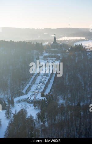 Herkules mit der Hercules Statue auf der Spitze einer Pyramide, Riesenschloss, Schloss Wilhelmshöhe befindet sich im Bergpark Wilhelmshöhe in Kassel, UNES entfernt Stockfoto