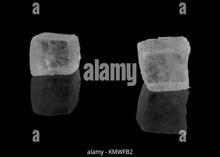 Ice Cube auf schwarzem Hintergrund Stockfoto