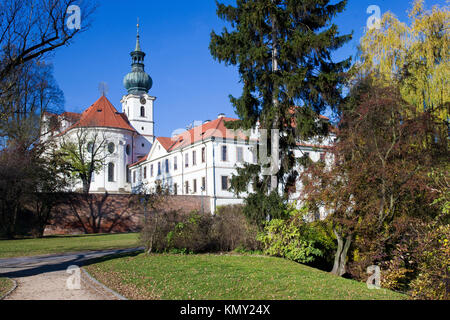 Barocke Kirche und das Kloster von St Marketa und Vojtech, Stadtteil Brevnov, Prag, Tschechische Republik Stockfoto