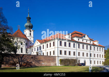 Barocke Kirche und das Kloster von St Marketa und Vojtech, Stadtteil Brevnov, Prag, Tschechische Republik Stockfoto