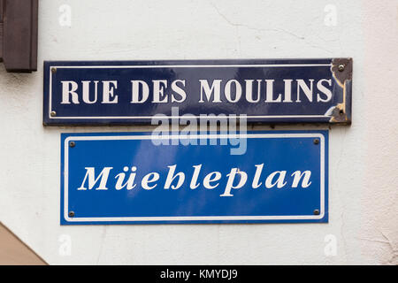 Eine zweisprachige Französisch und elsässische Sprache street sign in Straßburg, Elsass Stockfoto