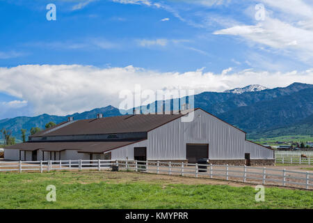 Weißen Holzzaun für die Haltung von Pferden in Wyoming Stockfoto